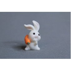 樹脂公仔 兔子扛蘿蔔